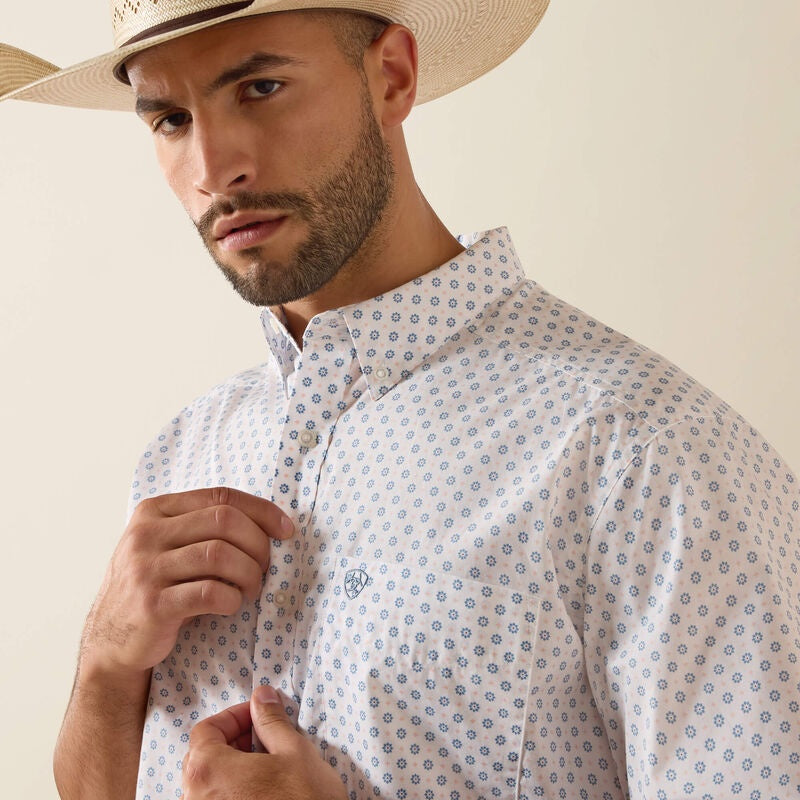 10071733 | ARIAT MEN’S TENZIN CLASSIC FIT S/S SHIRT - WHITE MEDALLION