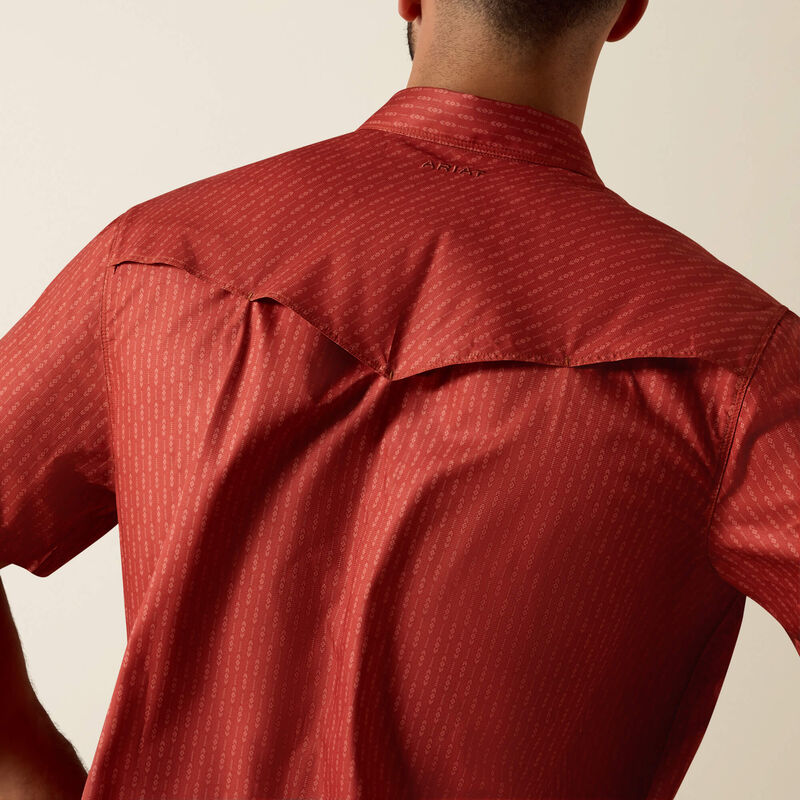 10073421 | ARIAT MEN'S PRINTED VENTTEK WESTERN FITTED S/S SNAP SHIRT - CHILI OIL