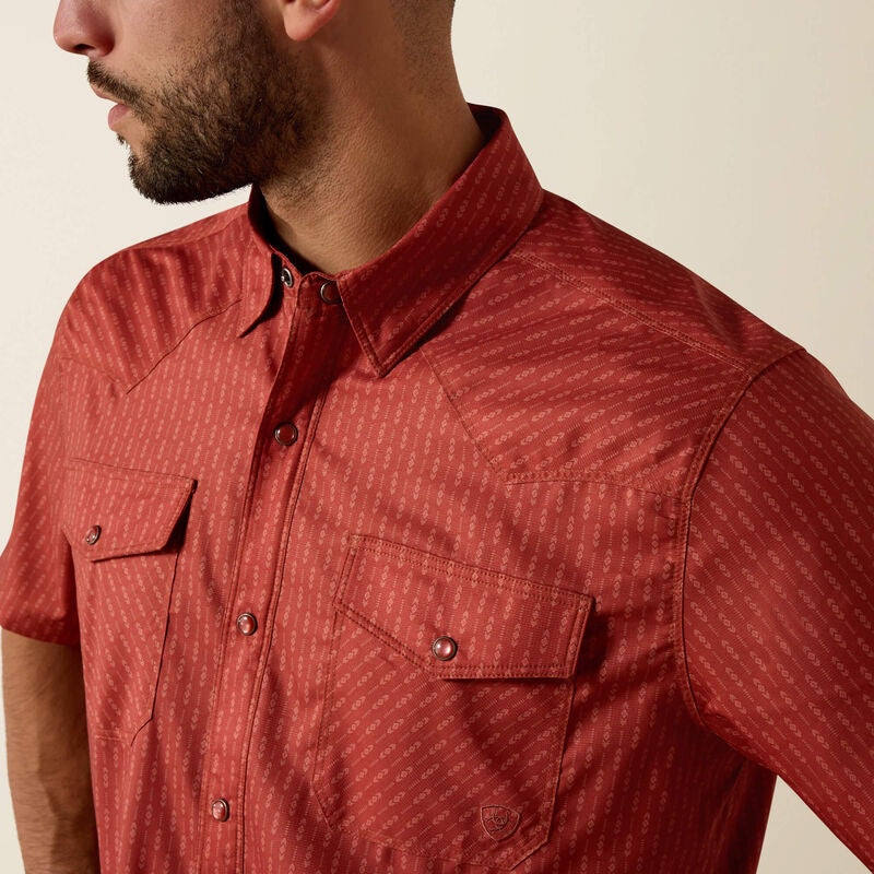 10073421 | ARIAT MEN'S PRINTED VENTTEK WESTERN FITTED S/S SNAP SHIRT - CHILI OIL