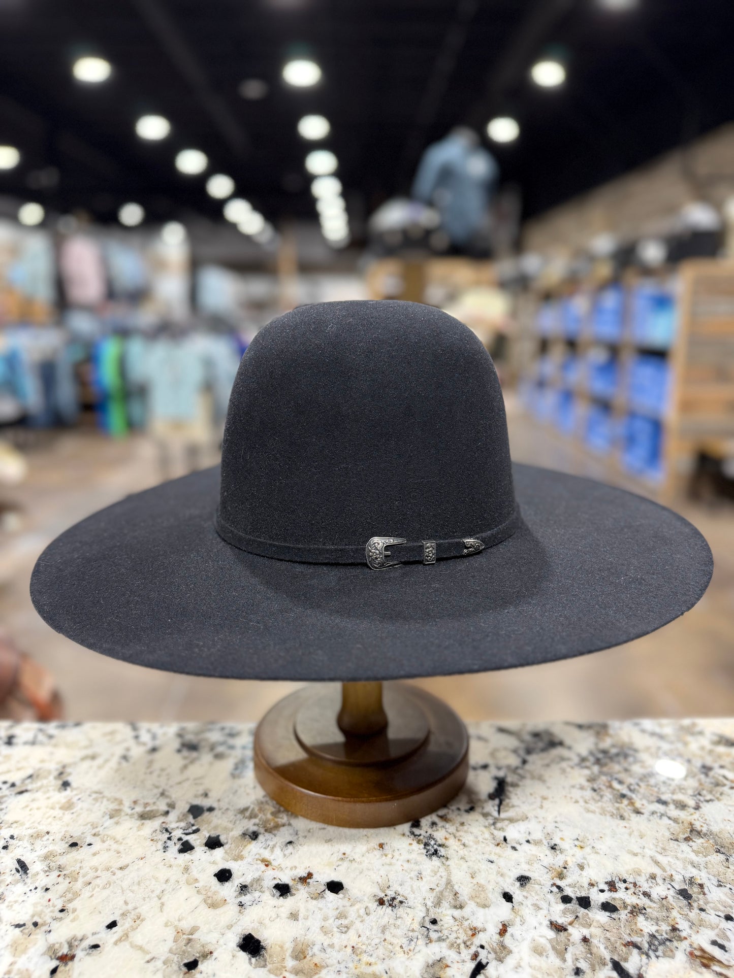 T7639001 | TWISTER 6X BLACK OPEN CROWN - 4 1/2 IN BRIM