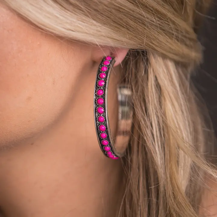 E775PNK | WEST & CO BURNISHED SILVER & PINK HOOP EARRINGS