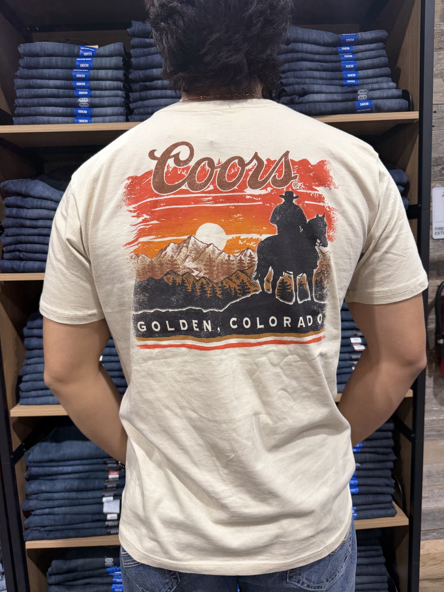 47-331-129 | MENS NATURAL DESERT COORS SKYLINE SS TEE