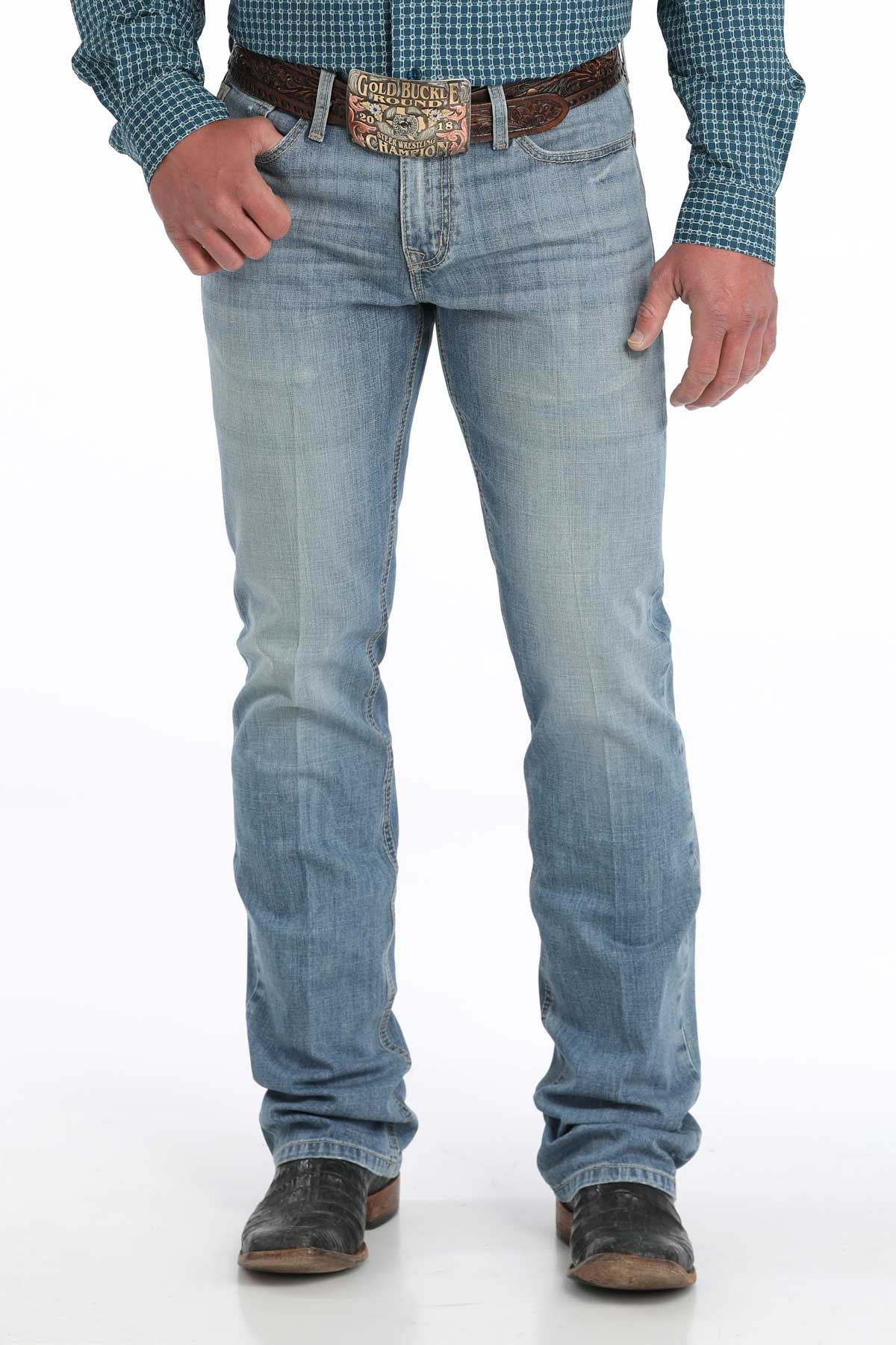 MB30936001 MEN'S CINCH LIGHT WASH IAN SLIM BOOT CUT JEANS