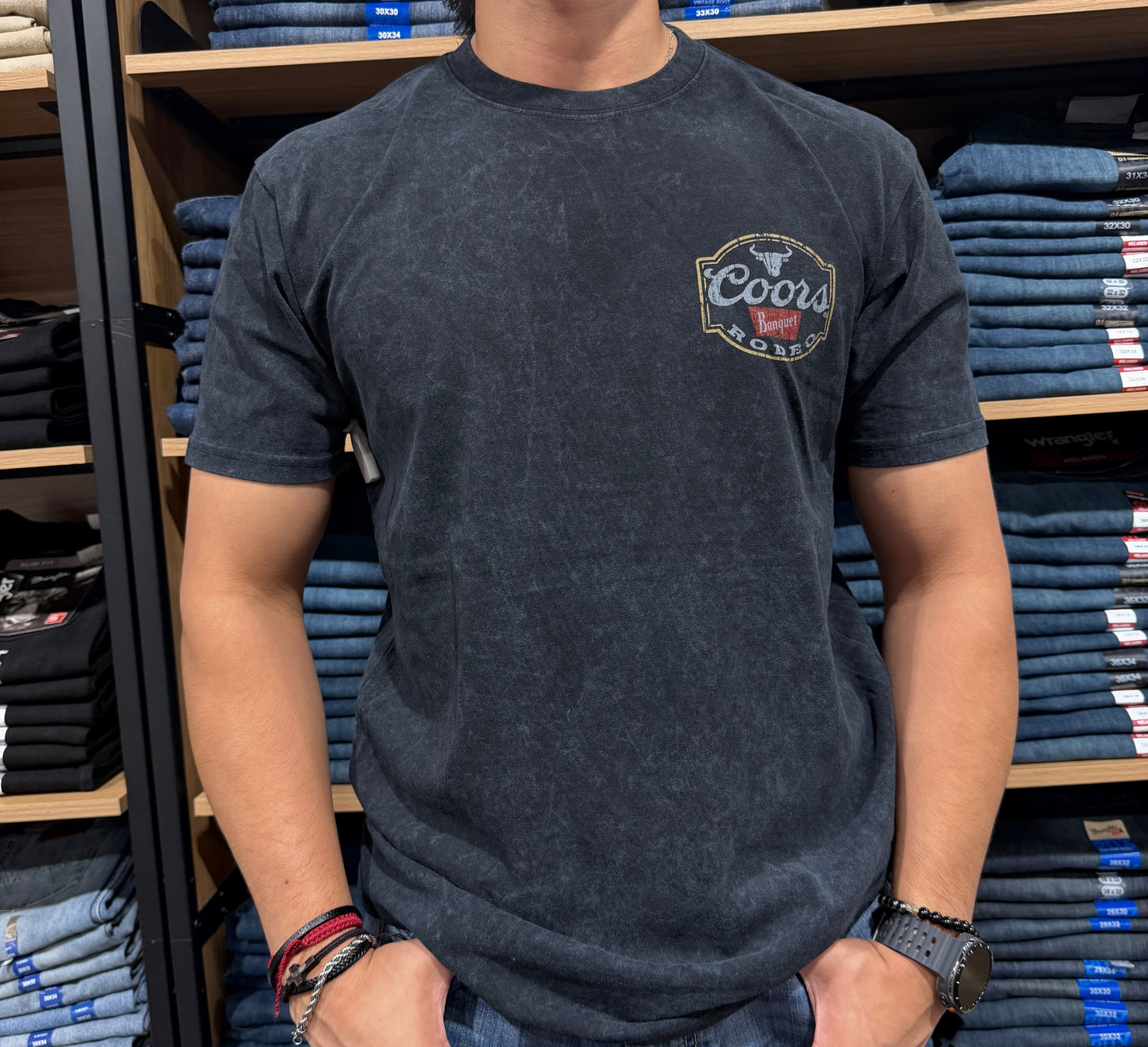 47-561-68 | MENS BLACK COORS RODEO BULL LOGO SS TEE