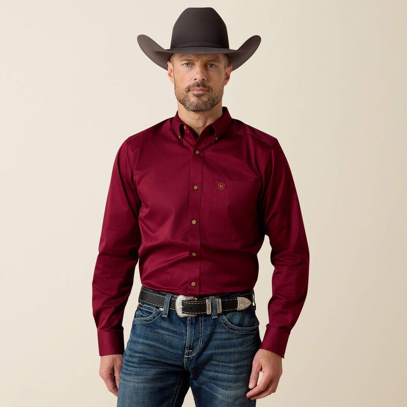 10034226 | ARIAT MEN'S BURGUNDY SOLID TWILL FITTED LS SHIRT