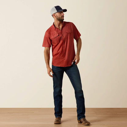 10073421 | ARIAT MEN'S PRINTED VENTTEK WESTERN FITTED S/S SNAP SHIRT - CHILI OIL