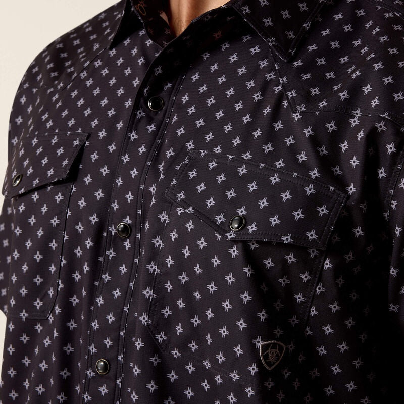 10073422 |ARIAT MEN'S BLACK PRINTED VENTTEK WESTERN FITTED S/S SNAP SHIRT
