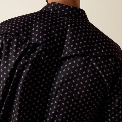 10073422 |ARIAT MEN'S BLACK PRINTED VENTTEK WESTERN FITTED S/S SNAP SHIRT
