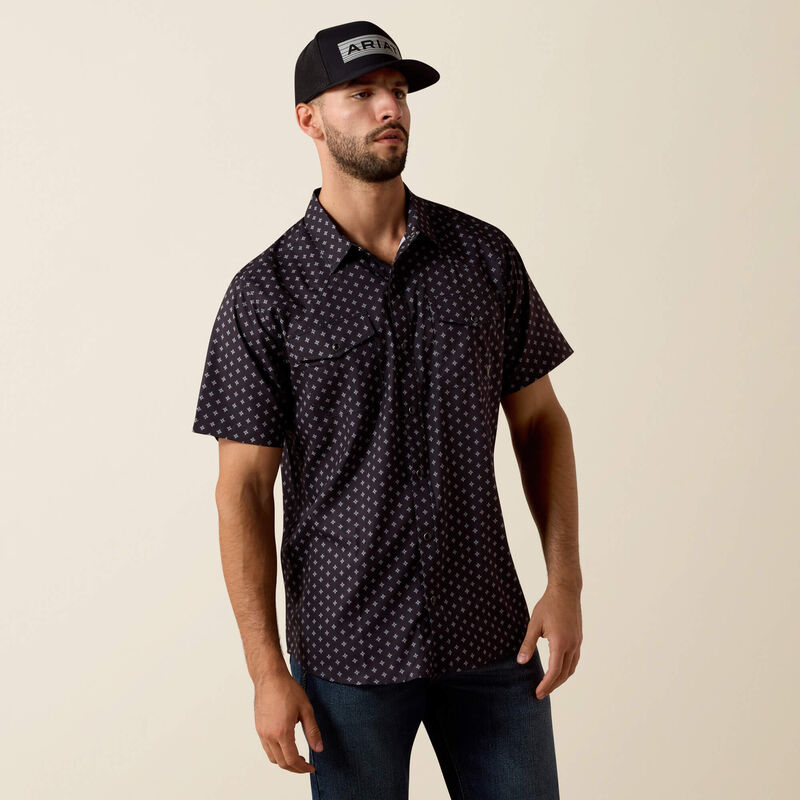 10073422 |ARIAT MEN'S BLACK PRINTED VENTTEK WESTERN FITTED S/S SNAP SHIRT