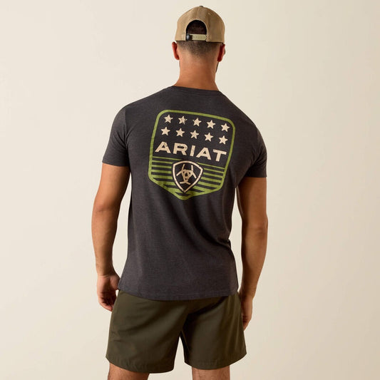 10073964 | ARIAT MEN'S CHARCOAL HEATHER STRIPE PATRIOTIC BADGE SS T-SHIRT