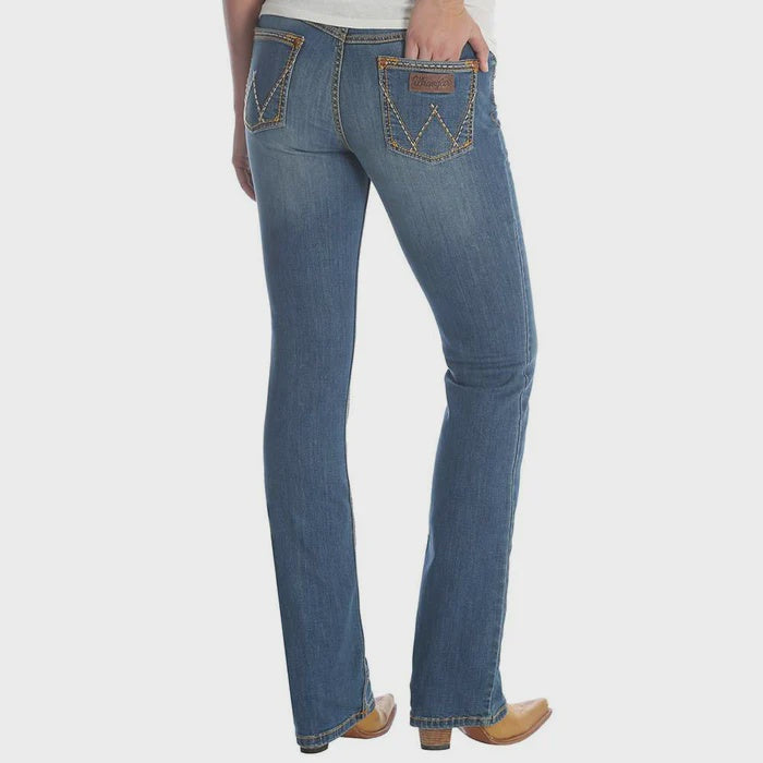 09PWZKM | WRANGLER WOMEN'S PLUS SIZE RETRO MAE MID-RISE MEDIUM BLUE BOOTCUT JEAN