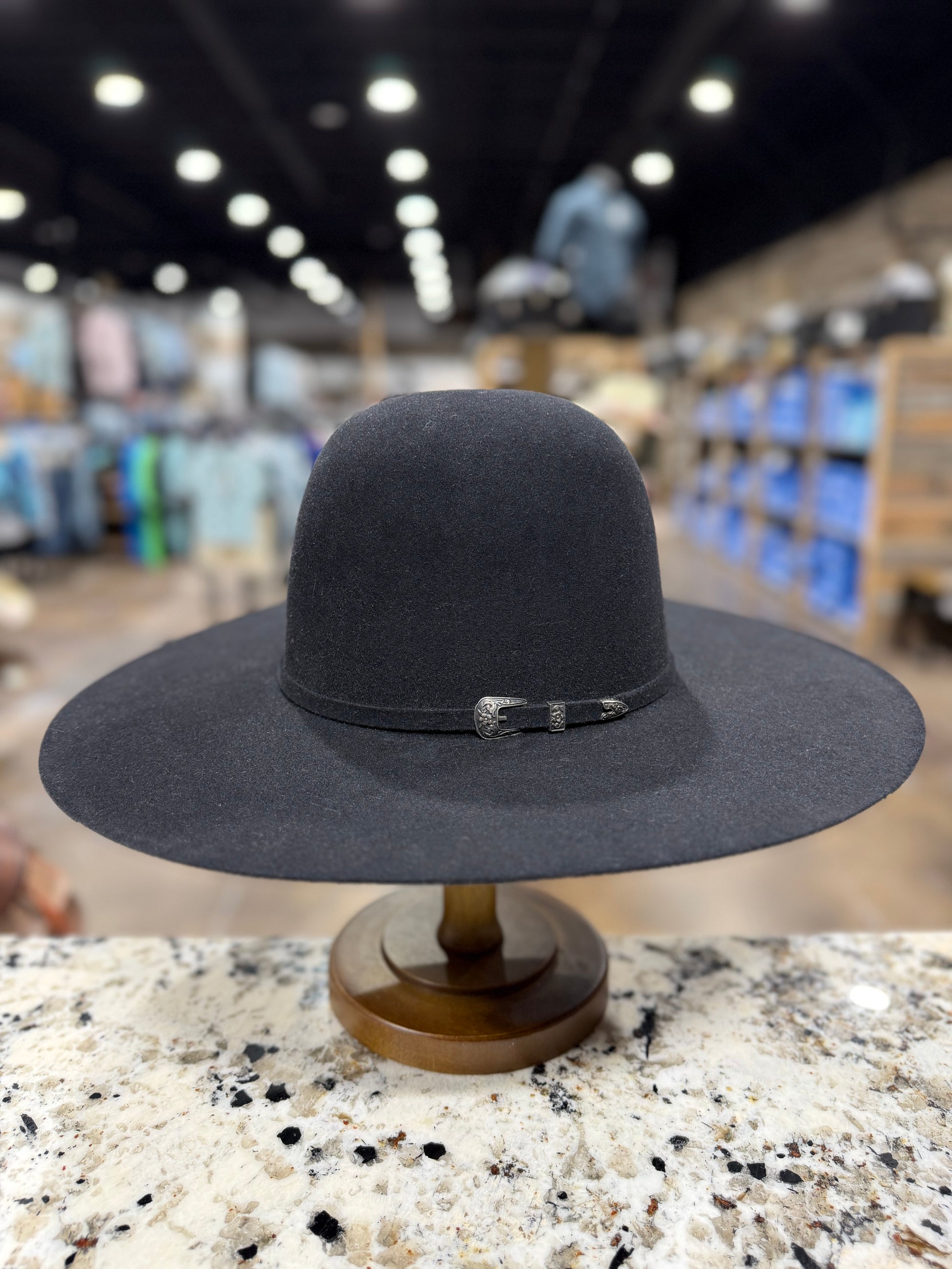 T7639001 | TWISTER 6X BLACK OPEN CROWN - 4 1/2 IN BRIM