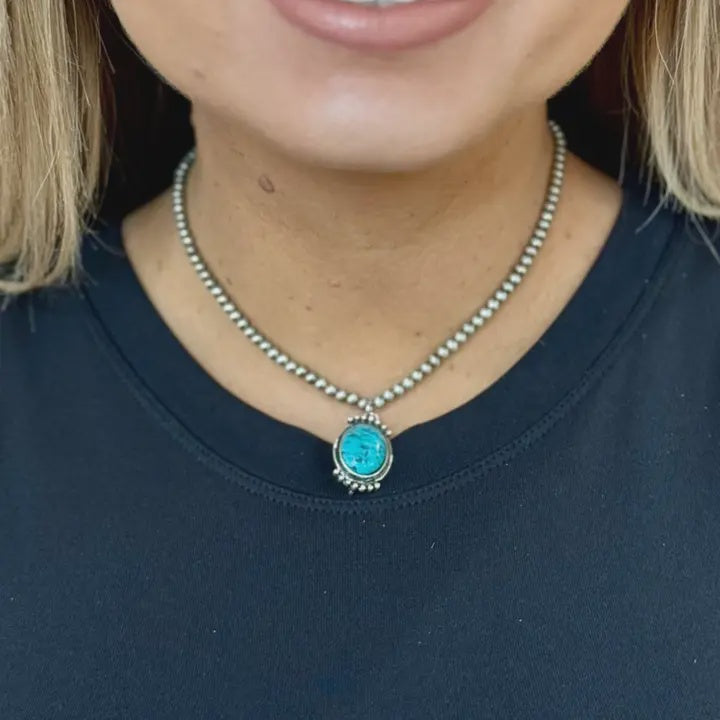 N1479 | WEST & CO 14" FAUX NAVAJO PEARL WITH TURQUOISE CONCHO CHARM NECKLACE