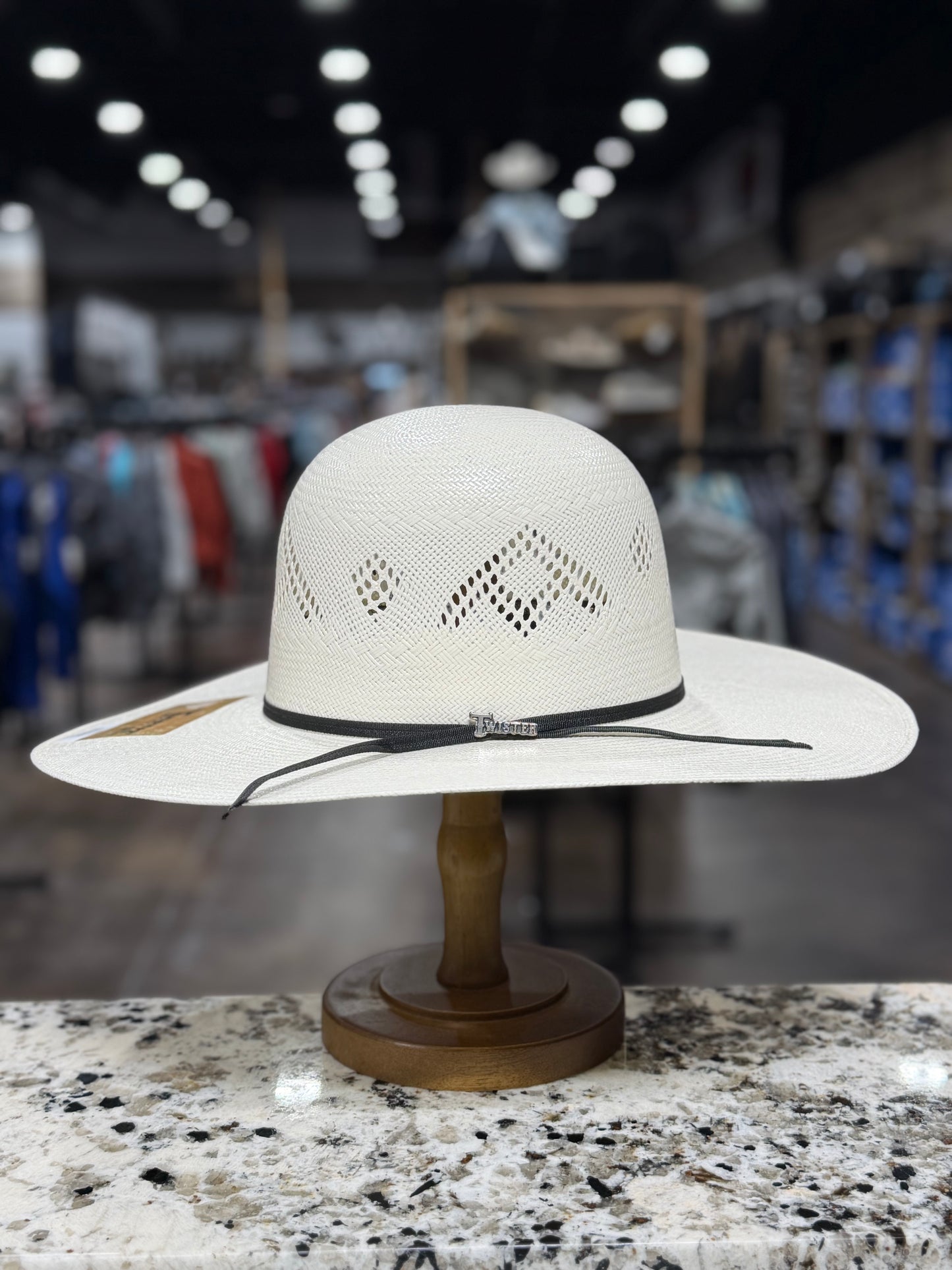 T70640OP | TWISTER STRAW 30X WHITE SHATUNG OPEN CROWN 4 1/2 INCH BRIM