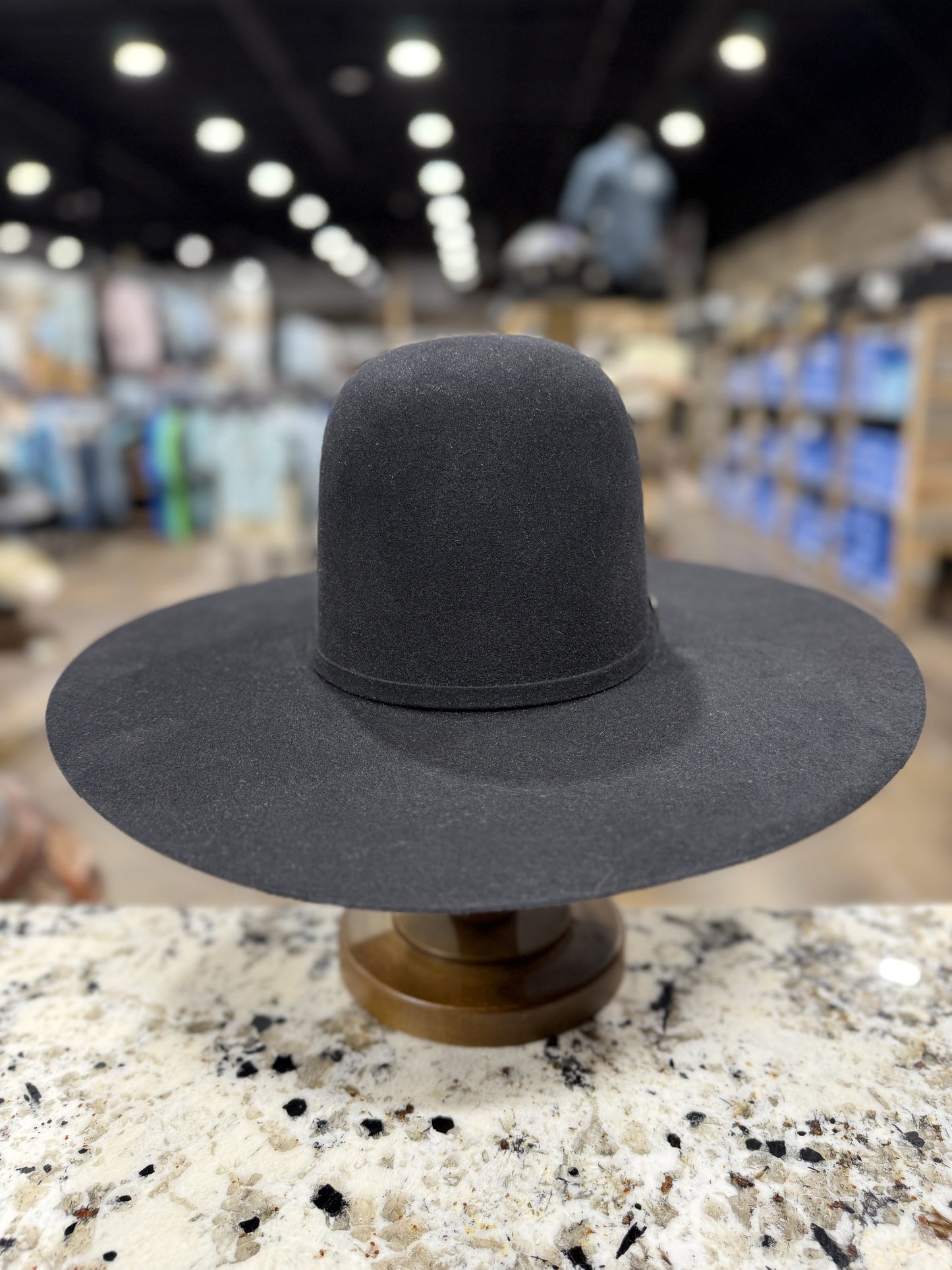 T7639001 | TWISTER 6X BLACK OPEN CROWN - 4 1/2 IN BRIM