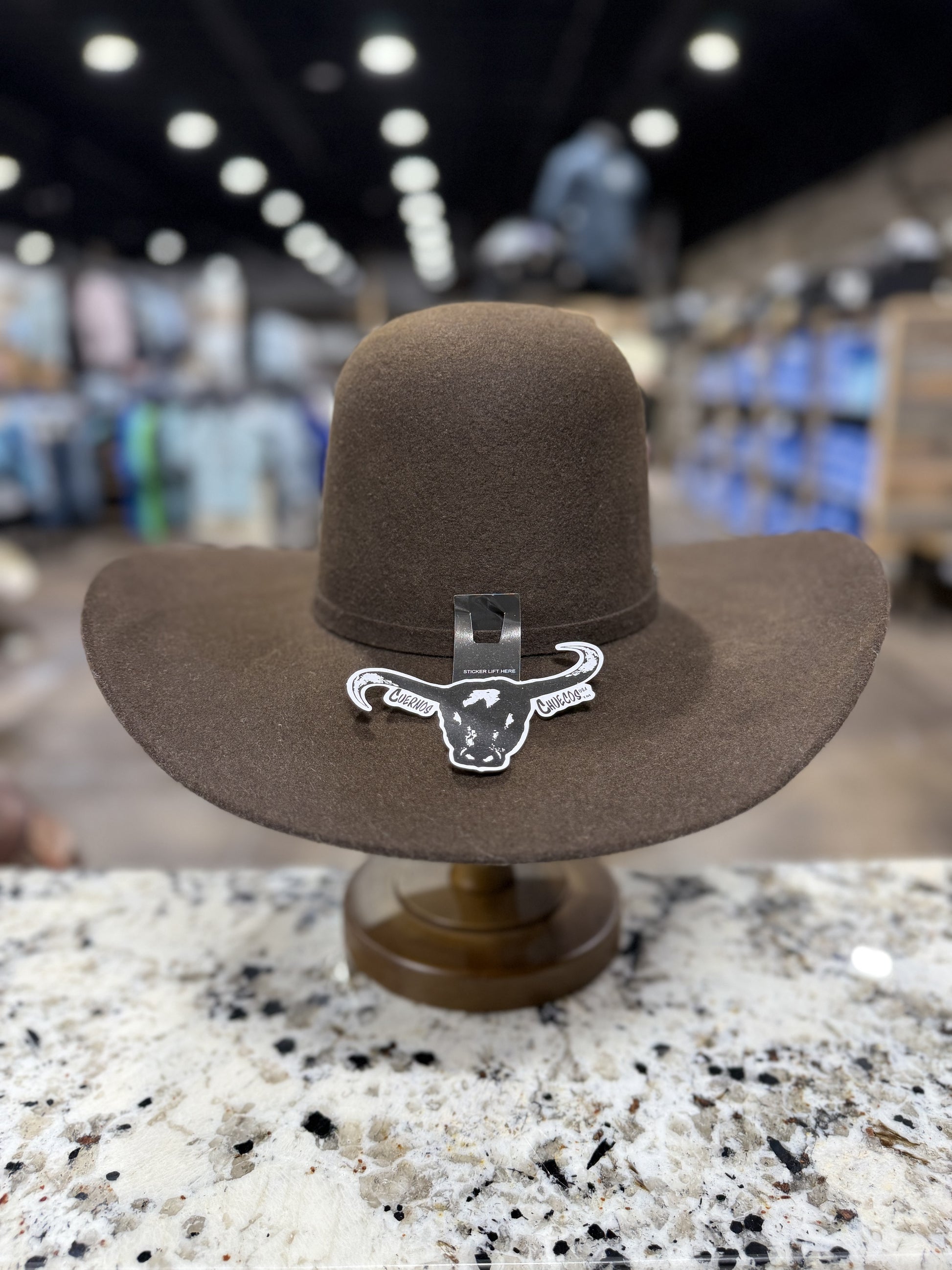 0202 | CUERNOS CHUECOS FELT 6X CAFE OPEN CROWN 4 1/4 INCH BRIM
