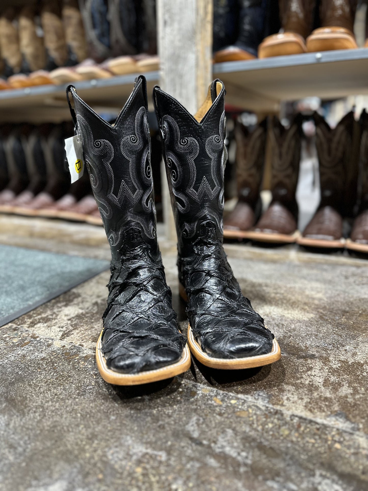 CADENA BIG BASS GLOSSY BLACK BOOTS