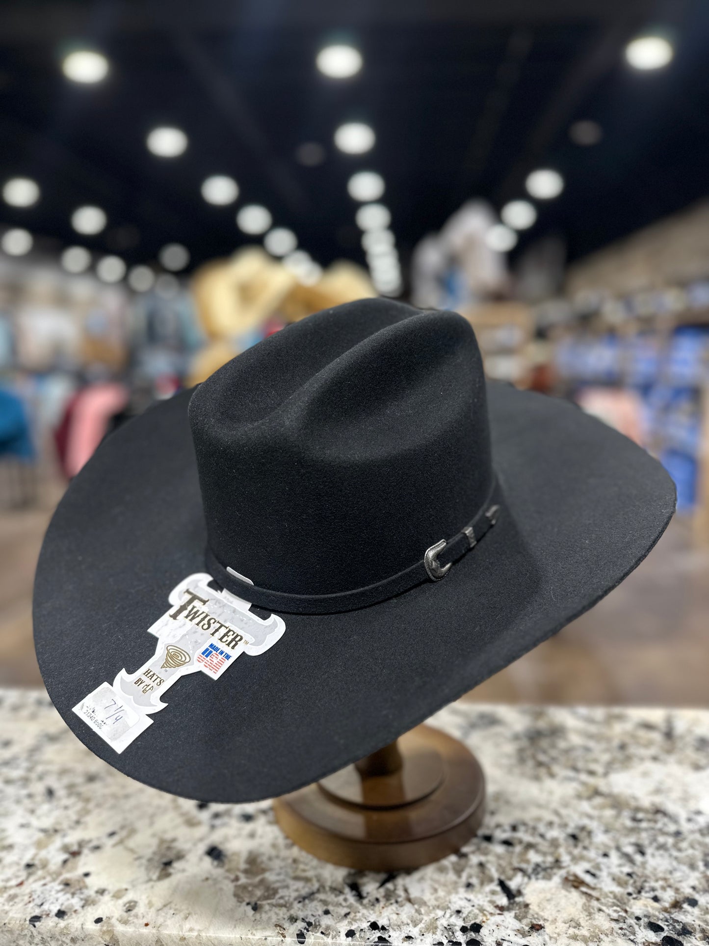 T7540001 | TWISTER FELT 5X BLACK PRE SHAPE