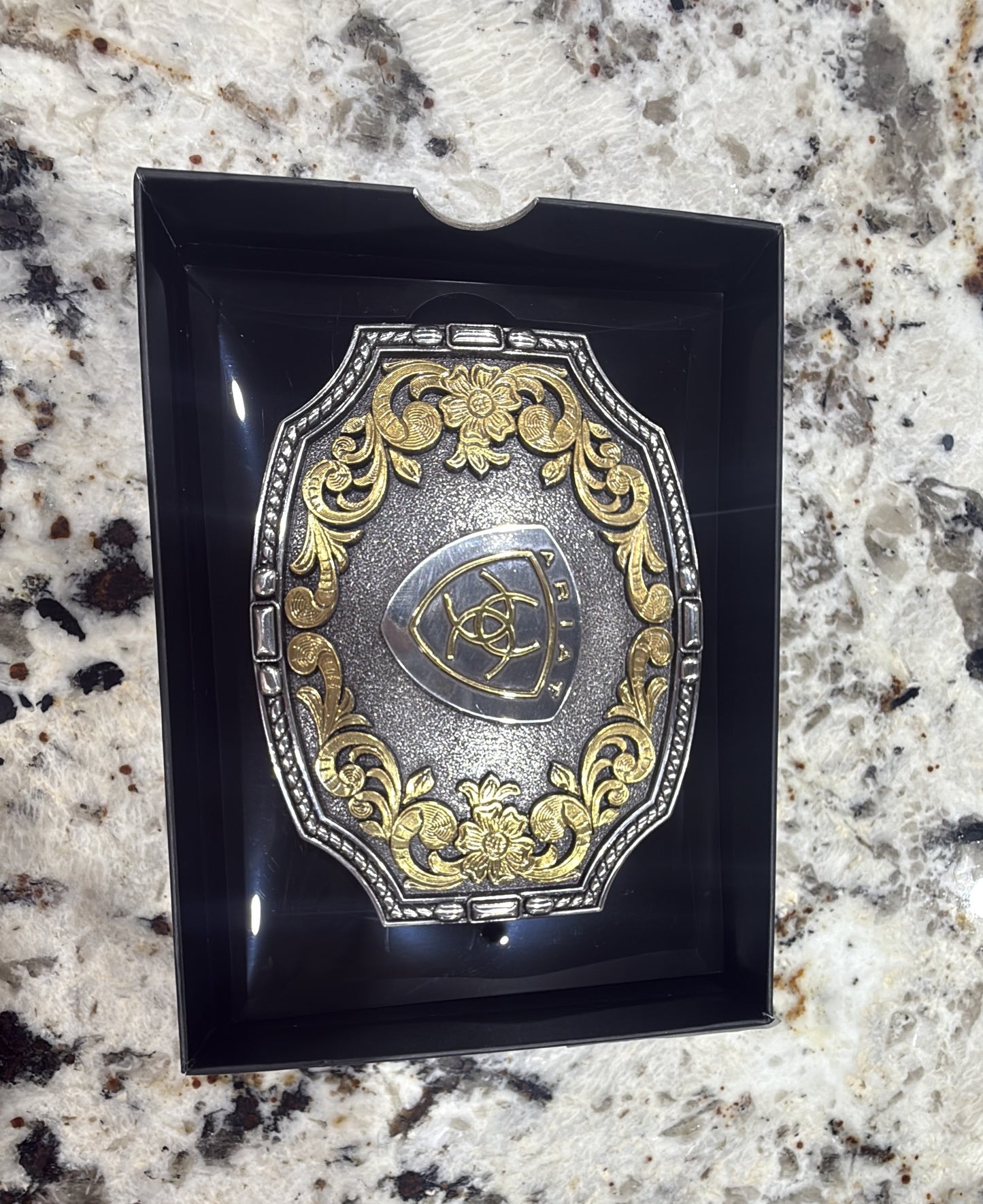 A37023 | ARIAT 2-TONE SHIELD LOGO BUCKLE